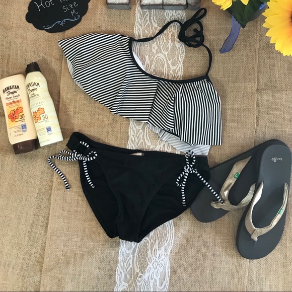 💕 Bikini - Striped Ruffle Top & Booty Ruching - Picture 2 of 6